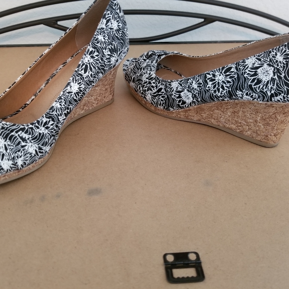 Open toe shoe